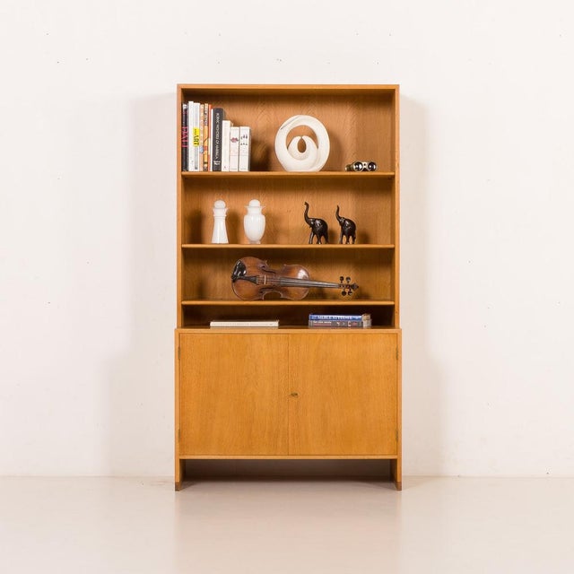 Mid-Century Oak Bookcase by Hans J. Wegner for Ry Møbler, 1960s For Sale - Image 6 of 18