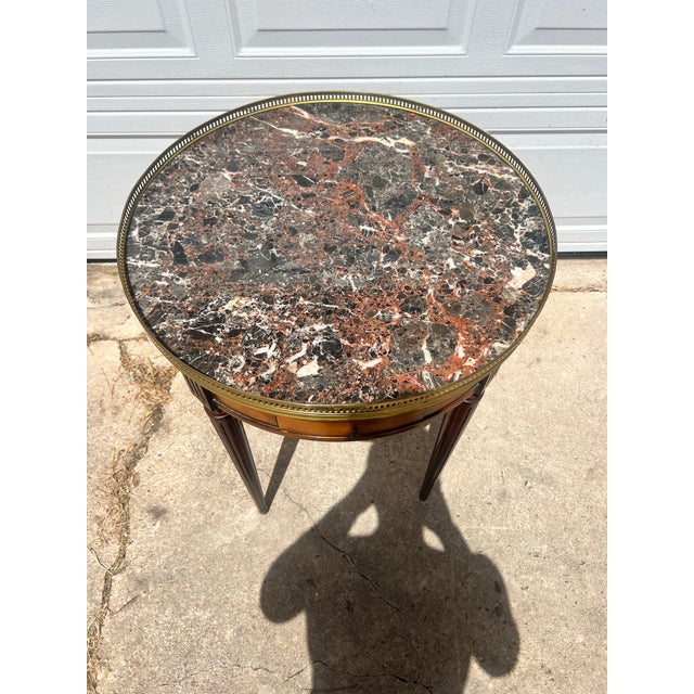 French French 19th Century Louis XVI Mahogany Oval Bouillotte Marble Top Side Table For Sale - Image 3 of 10