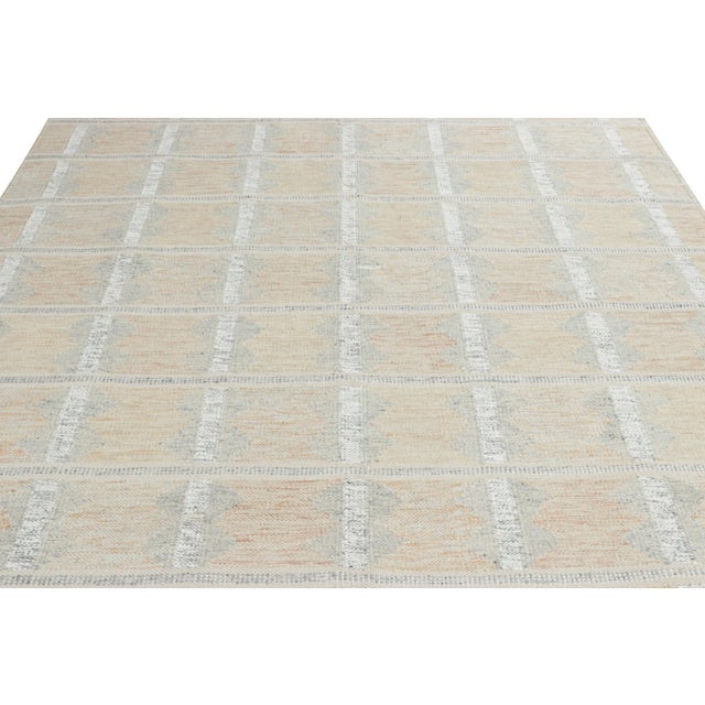 This 8x10 rug is an exciting new flatweave addition to Rug & Kilim’s Scandinavian rug collection—a contemporary...