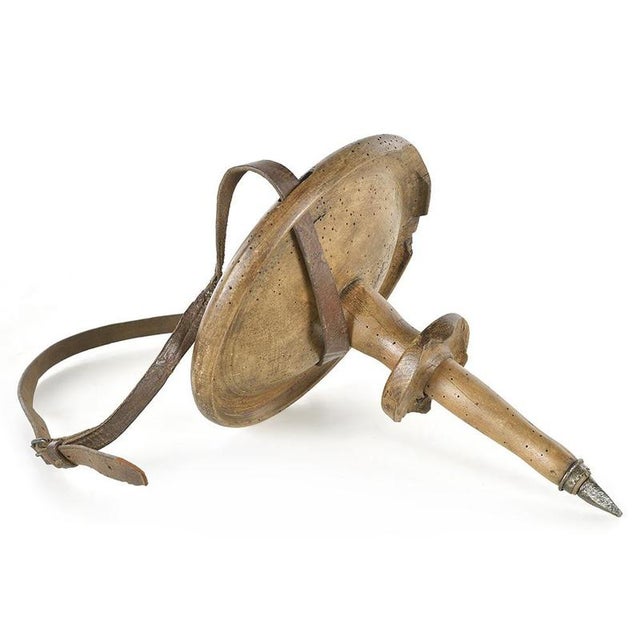 This charming milking stool, typical of rural practices of yesteryear, seduces with the simplicity of its design and the...