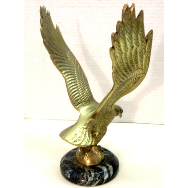 Vintage Cast Brass Eagle With Spanned Wings in Flight – Round Marble Base For Sale - Image 4 of 16