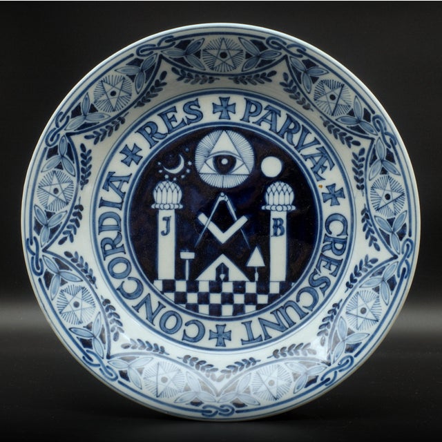 Blue and White Tin-Glazed Delft Freemason Plate from Makkum Tichelaar, 1948 For Sale - Image 3 of 3
