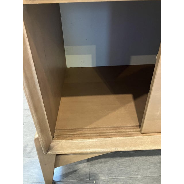 Vintage Heywood‑Wakefield Mahogany Side Table Cabinet – Mid‑Century Storage With Drawer & Sliding Doors For Sale In New York - Image 6 of 11