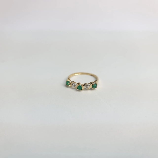 S Style Emerald & Diamond Ring .15cttw 10k Yellow Gold, Size 8 For Sale - Image 4 of 5