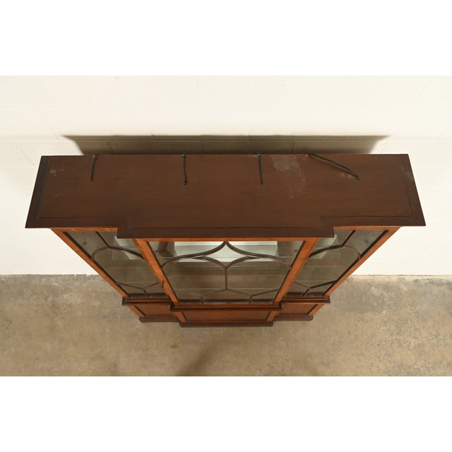 Brown Kittinger Georgian Carved Mahogany Lighted Breakfront Bookcase Cabinet, Circa 1960s For Sale - Image 8 of 11