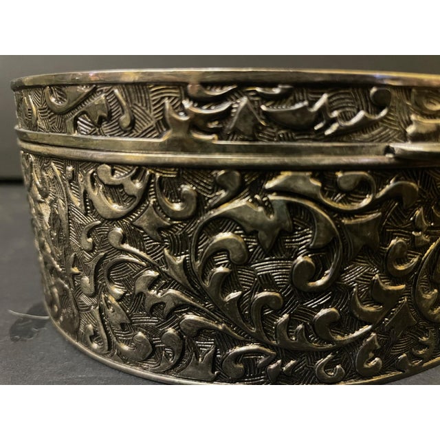 Metal Vintage Ornate Oval Silver-Plated Trinket Box With Velvet Lining For Sale - Image 7 of 11