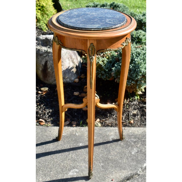 1970s Marble Top Round Side Table Vintage French Style Green Ormolu Fruitwood Stand For Sale - Image 5 of 14