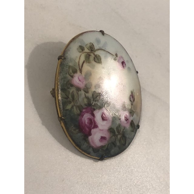 Late 19th Century Antique Victorian Porcelain Brooch With Pink Roses For Sale - Image 5 of 7