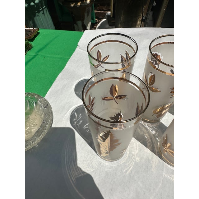 1970s Libbey Golden Foliage Collection of 22 Kt Gold Details Highball Frosted Glass Cocktail Glasses- Set of 5 For Sale In Atlanta - Image 6 of 7