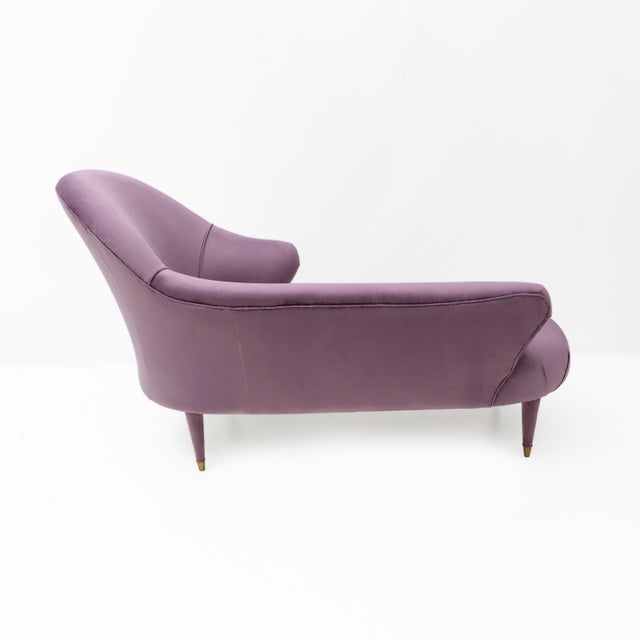 Mid-Century Italian Dormeuse in Mauve Velvet with Brass Feet, 1950 For Sale - Image 6 of 11