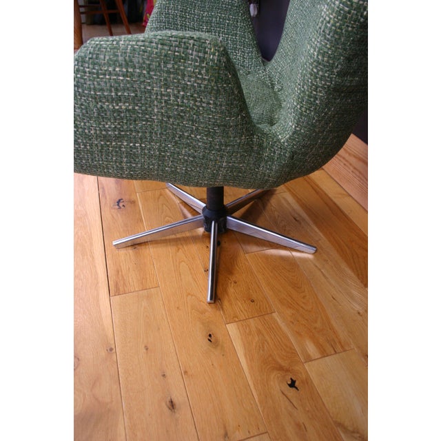 Mid-Century Modern Hungarian Swivel Lounge Chair in Green Textured Fabric, 1970s For Sale - Image 6 of 14