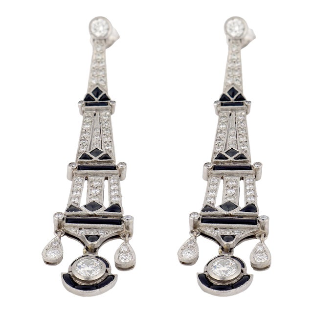 1930s Art Deco Style Diamond Onyx Platinum Chandelier Earrings, A Pair For Sale