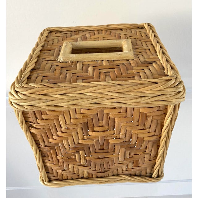 Lovely boho chic vintage Rattan basket weave tissue box cover. In excellent condition.