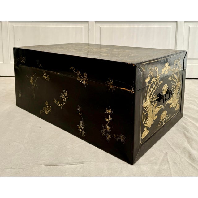 Early 20th Century Chinoiserie Asian Black Lacquer and Gold Trunk Chest For Sale In Los Angeles - Image 6 of 12
