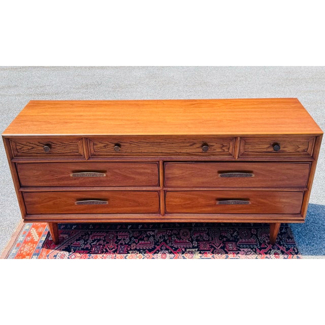 Henredon Vintage 1960s Henredon Heritage Brutalist Oak Wood 7-Drawer Dresser For Sale - Image 4 of 12