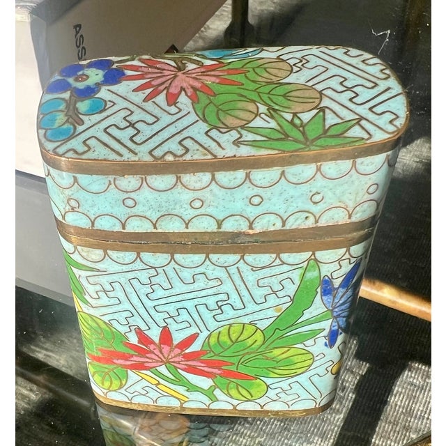 Mid 20th Century Vintage Chinese Turquoise Cloisonné Floral Covered Box For Sale - Image 5 of 7