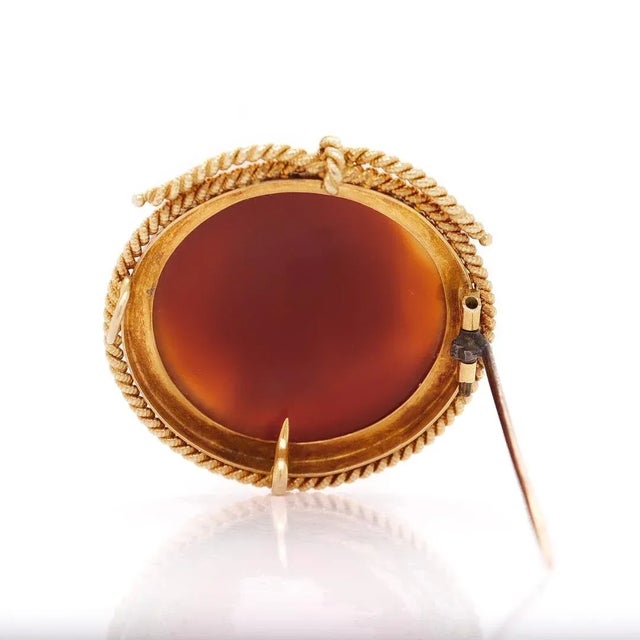 Late 19th Century Vintage Antique Victorian Carved Hardstone Agate & 18k Gold Cameo Brooch of a Young Lady For Sale - Image 5 of 10