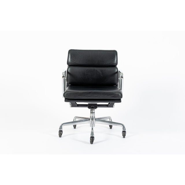 This authentic Eames for Herman Miller Soft Pad Management Height black leather office chair from the Aluminum Group...