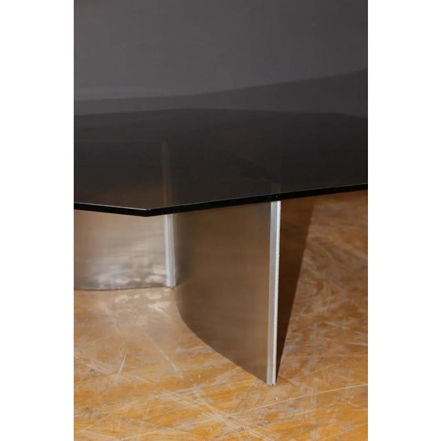 Coffee table "Rosette", original smoked glass hex tray, brushed aluminum trilibé base, ECSI to 1965, together in good...