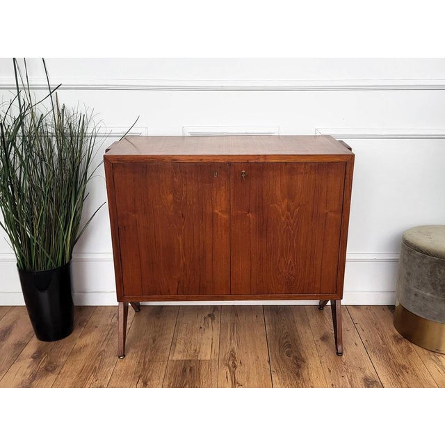 Brown Mid-Century Modern Italian Walnut and Brass Dry Bar Cabinet, 1960s For Sale - Image 8 of 11