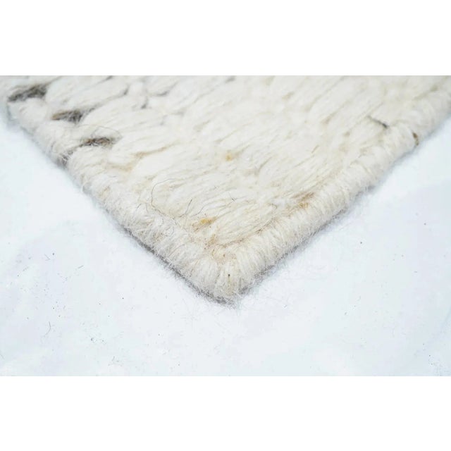 Traditional Topaz Rug 4'11'' X 7'4'' For Sale - Image 3 of 12