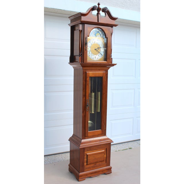 Vintage 1970s Emperor Clock Co. “Cambridge” Model 300 Grandfather Clock – Excellent Working Condition For Sale - Image 4 of 15