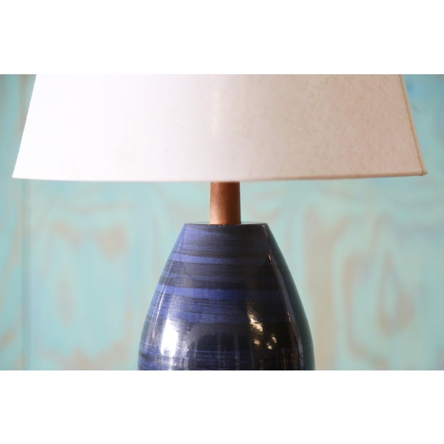 Mid-Century Modern 1960s Gordon and Jane Martz M167 Lamp for Marshall Studios Navy Blue For Sale - Image 3 of 9