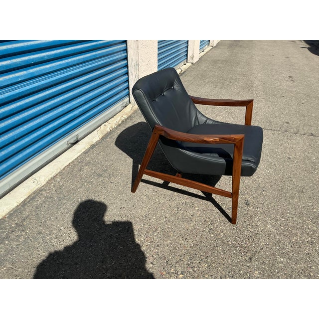 Mid-Century Modern Mid-Century Lounge Chair Black Leather Walnut Frame For Sale - Image 3 of 11