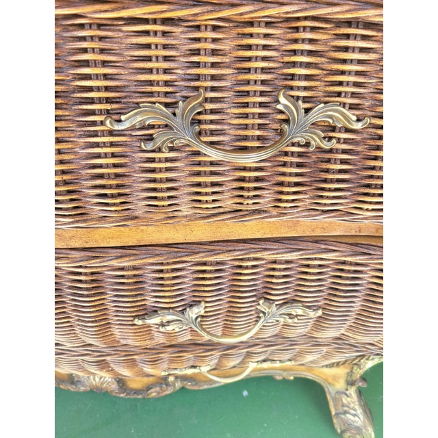 ​Vintage French Provincial, British Colonial Wicker & Gilt 3 Drawer Bombe Commode Chest With Marble Top For Sale - Image 13 of 14