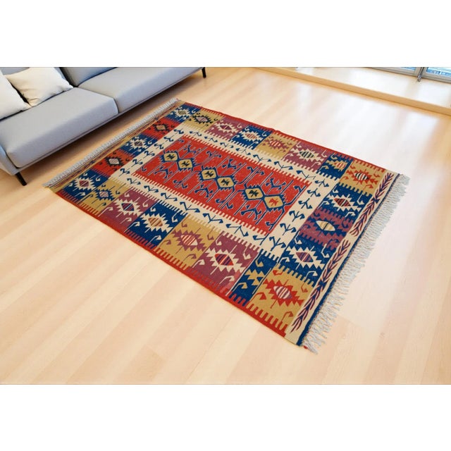 Handwoven in 1980s Oushak, this ultra-fine Turkish kilim showcases timeless craftsmanship, natural materials, and bold...