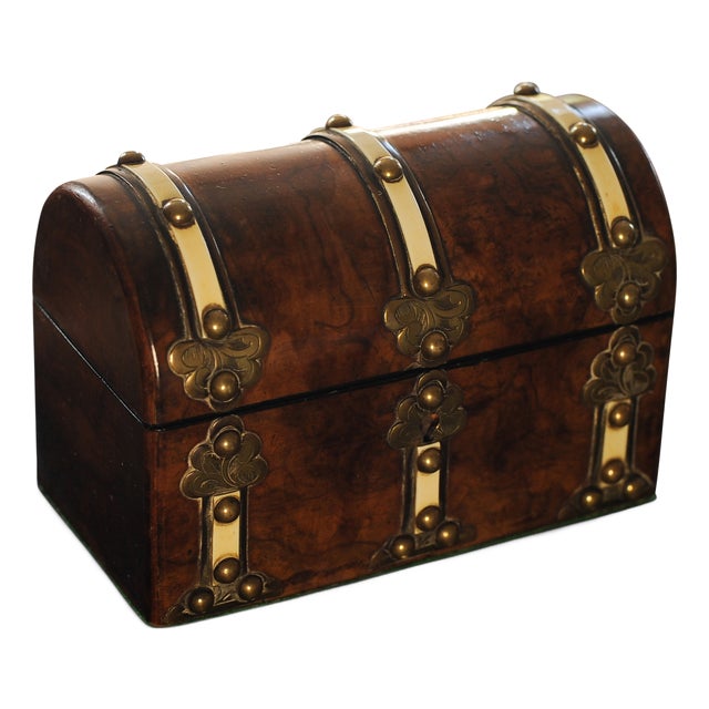 Small Victorian Burr Walnut Keepsake Chest with Engraved Brass Details & Cream Leather Supports, 1890s For Sale