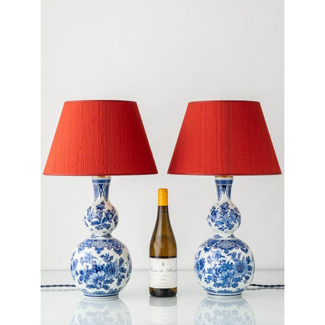 Hand-painted Royal Delft blue and white double-gourd table lamp pair from the 1970s (signed and dated with Royal Delft...