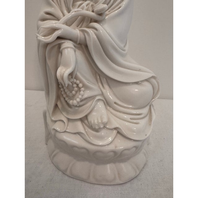Mid 20th Century Vintage Blanc De Chine Porcelain Guanyin Statue, 12” For Sale - Image 5 of 10