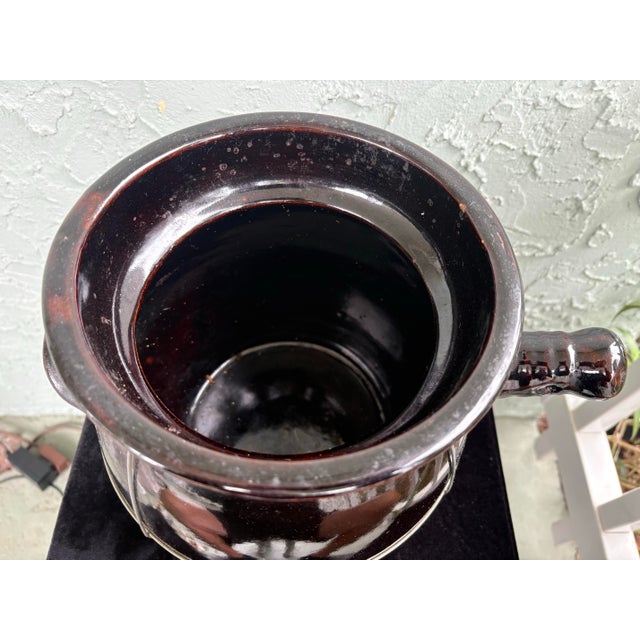Black Vintage Dark Brown Stoneware Bean Pot With Lid and Wire Carrier, C. 1940s–1950s For Sale - Image 8 of 11