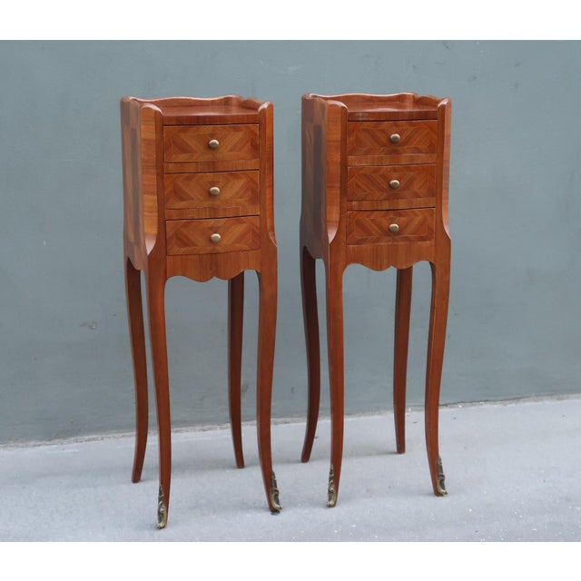 Wood 1930s Very Elegant Set of Two Narrow Rosewood French Louis XV Style Side Tables Nightstands. For Sale - Image 7 of 18