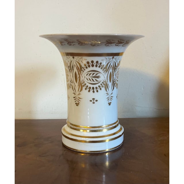 Early 19th Century Antique Early 19th Century French Empire White & Gold Porcelain Flower Pot Cachepot Vase and Stand Circa 1820 For Sale - Image 5 of 11