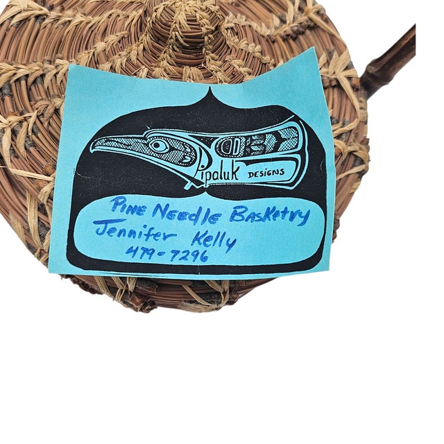 Vintage Alaskan Pine Needle Basket by Jennifer Kelly – Pipaluk Designs Native American Handwoven Vessel For Sale - Image 10 of 10