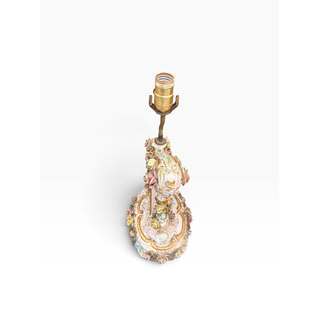 Mid-20th Century Italian Capodimonte-Style Porcelain Floral Harp Table Lamps – Pair For Sale In Miami - Image 6 of 14