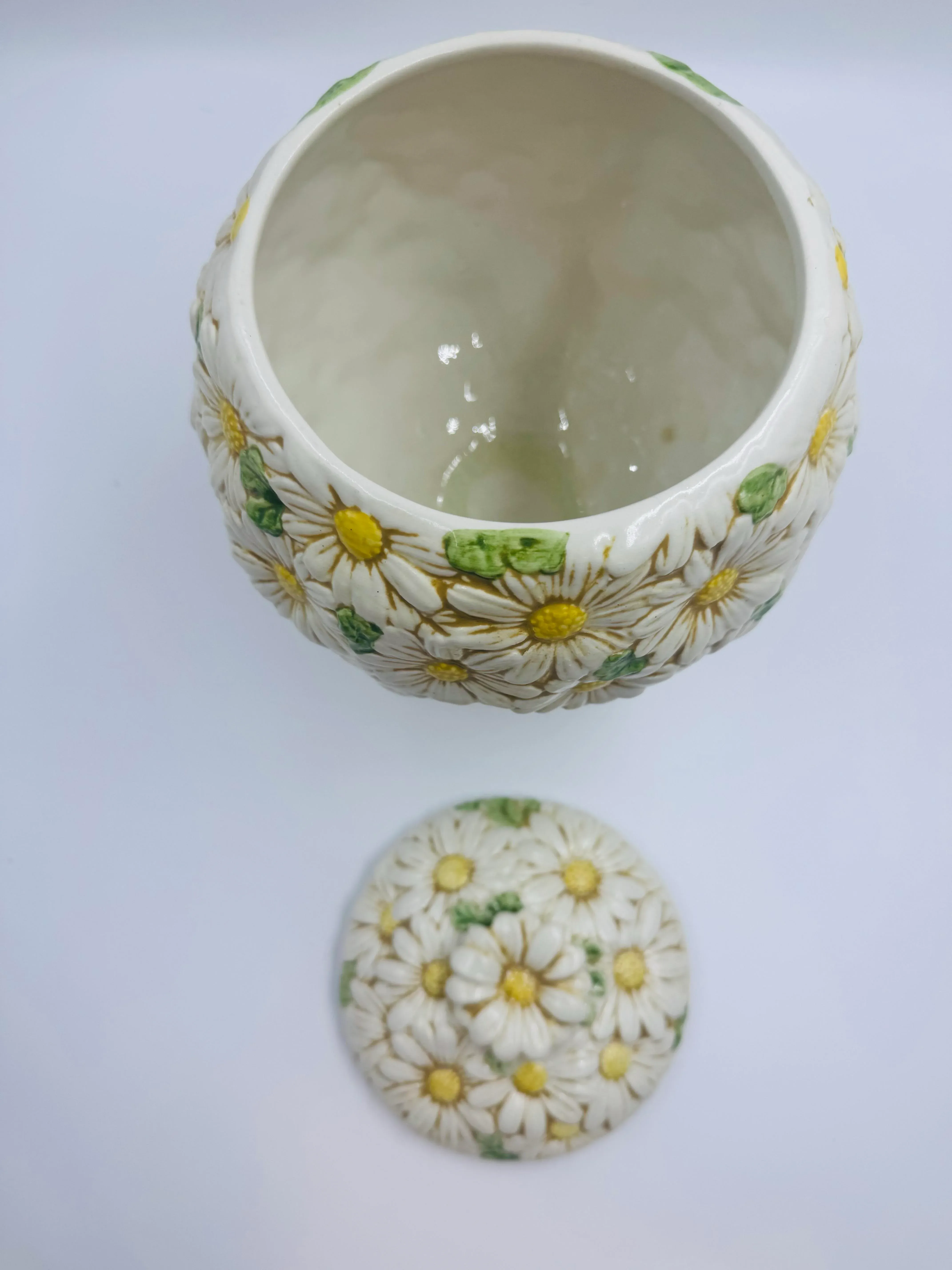 メリーソート 「ボンゾ ゴーズ トゥ テキサス」42/500 Metlox Sculpted Daisy Vernon Poppytrail Cookie Jar | Chairish