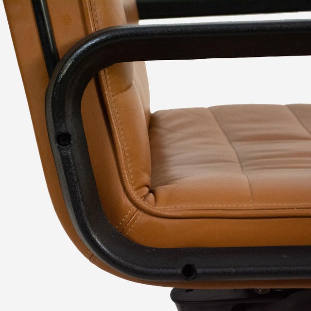 Richard Sapper for Knoll Executive Desk Chair For Sale In New York - Image 6 of 8