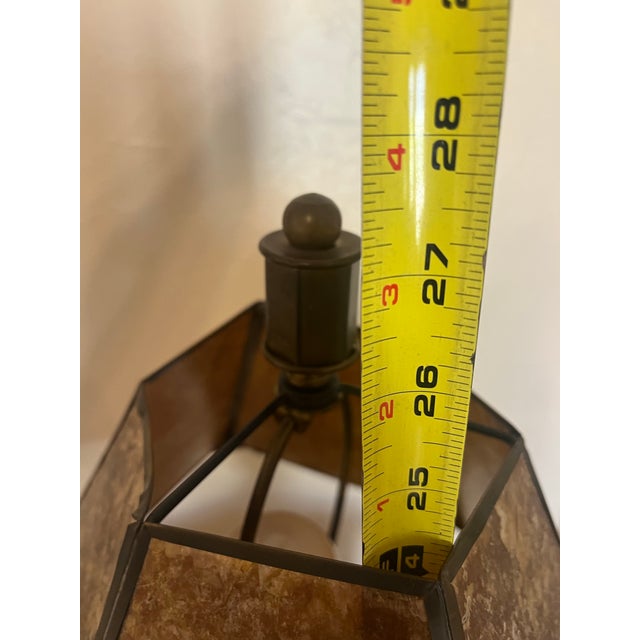 Vintage Shaker Metal Table Lamp With an Amber Mica Hexagonal Lamp Shade For Sale - Image 9 of 12