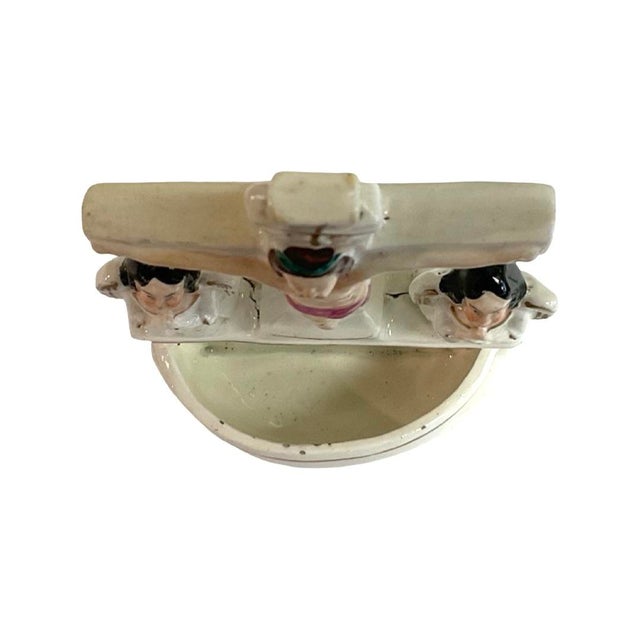 English Late 19th Century Staffordshire Holy Water Font With Jesus on Cross and 2 Angels For Sale - Image 3 of 7