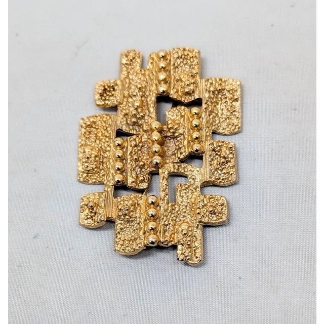 1970s Vintage 1971 Signed Napier Modernist Goldtone Brooch For Sale - Image 5 of 6