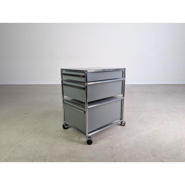 Metal Office Cabinet with Castors from USM Haller For Sale - Image 7 of 10