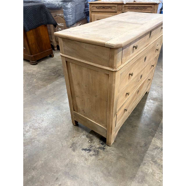Mid 19th Century French Louis Phillipe Chest Circa 1860 Walnut Wood From South East of France For Sale - Image 5 of 5
