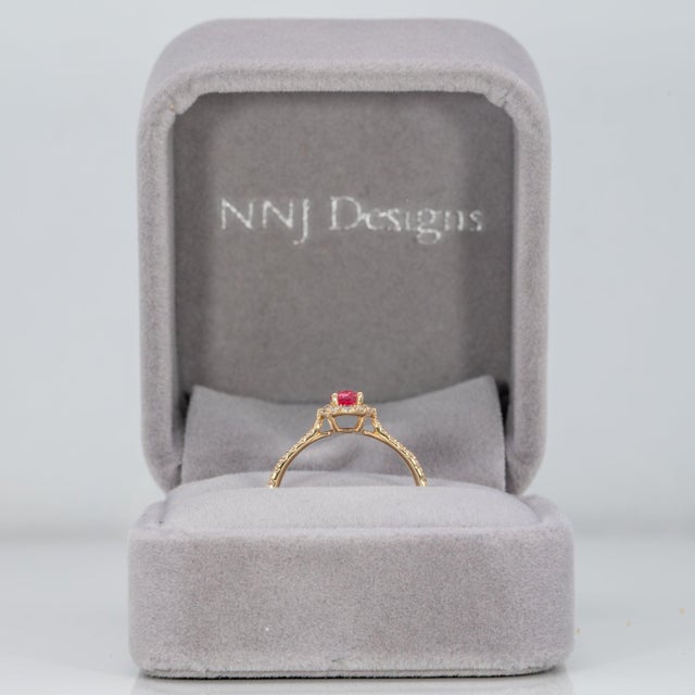 Aaa Padparadscha Sapphire Ring With Earth-Mined Diamond Accents: Solid 14k Gold, Size 6.75 For Sale - Image 4 of 9