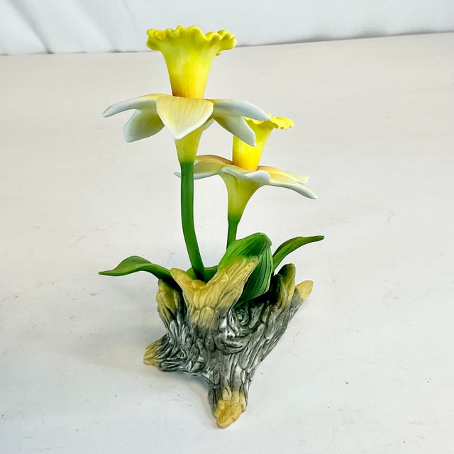 Mid-Century Italian Capodimonte Style Porcelain Yellow Daffodil Decorative Object For Sale - Image 9 of 11