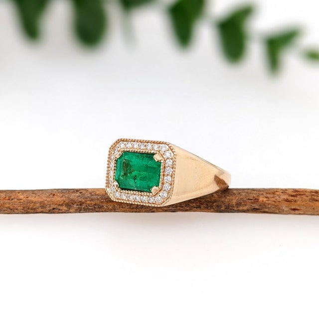 Gia Certified Colombian Emerald Cut Emerald Ring with Earth Mined Diamonds in Solid 14k Yellow Gold Size 6.75 For Sale - Image 4 of 9