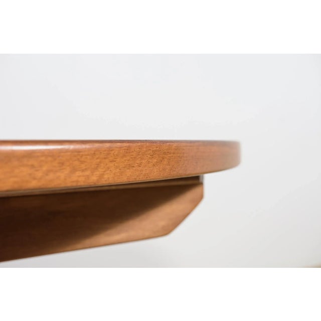 Mid-Century Round Walnut Extendable Dining Table, United Kingdom, 1950s For Sale - Image 13 of 17