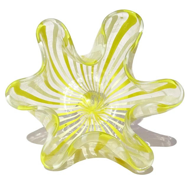 Mid 20th Century Vintage Murano Venini Bianconi Yellow White Filigrana Ribbons Italian Art Glass Decorative Fazzoletto Vase For Sale - Image 5 of 6